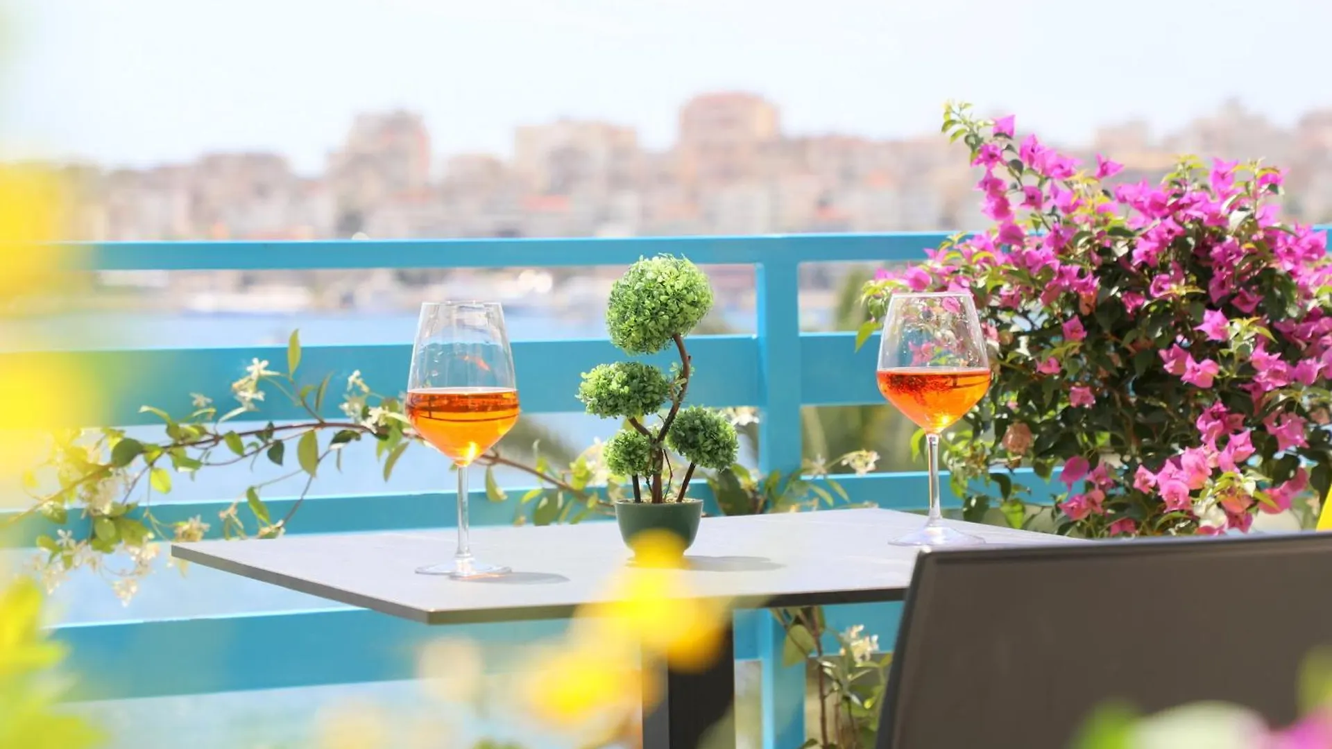 Oni Apartments Sarande location
