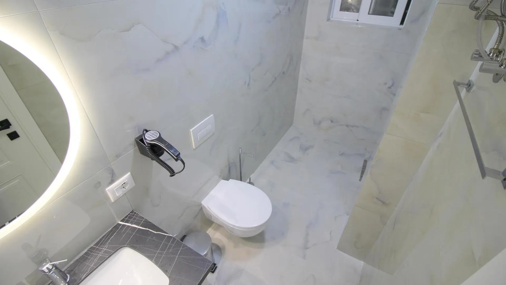 Oni Apartments Sarandë